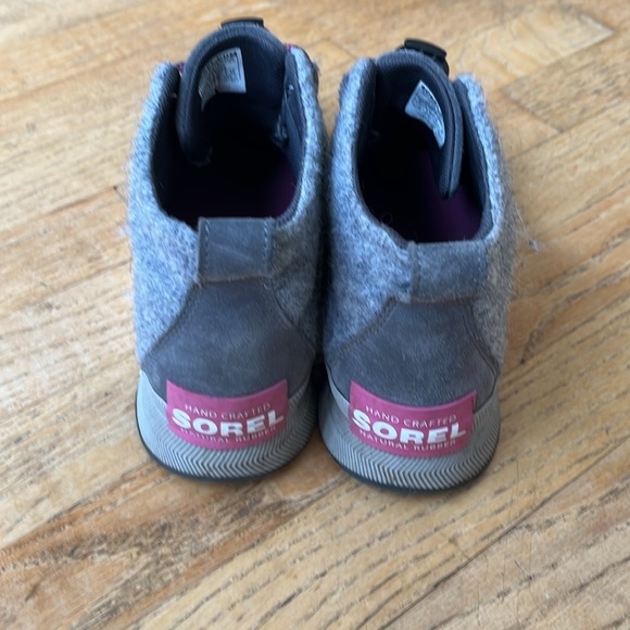 Sorel Out 'N About III Classic Felt Duck Boots, size 5 - Picture 2 of 5